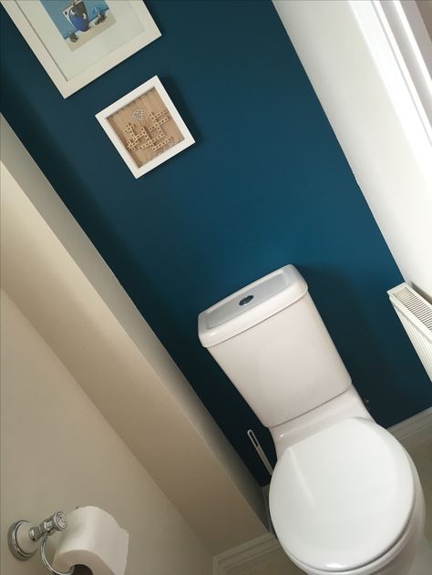 Dulux teal tension, Dunelm vintage toilet roll holder and artwork. Dulux Teal, Wallpaper Accent Wall Bathroom, Small Downstairs Toilet, Cloakroom Toilet, Redesign Ideas, Vintage Toilet, Small Toilet Room, Bathroom Remodel Cost, Clever Kids