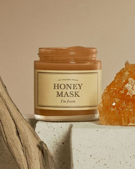 Contains a rich concentration (38.7%!) of organic herbal honey sourced from the pure Mountain Jiri. The wonderful honey mask provides intense moisturization that can make your skin smooth, firm and hydrate. I'm From Honey Mask, Herbal Honey, Honey Cosmetics, Natural Cosmetics Brands, Fermented Honey, Real Honey, Honey Mask, Bee Venom, Macadamia Nut Oil