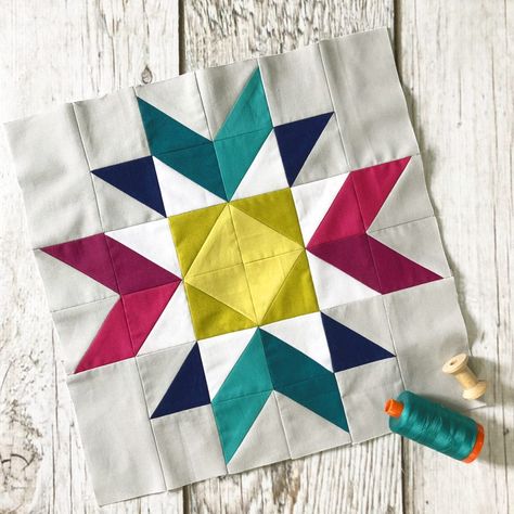 Perfect HST BOM Block 6: Crystal Star Daisy Quilt, Quilt Modernen, Crazy Daisy, Half Square Triangle Quilts, Quilt Block Patterns Free, Cabin Quilt, Star Quilt Blocks, Patterns Ideas, Star Quilt Patterns