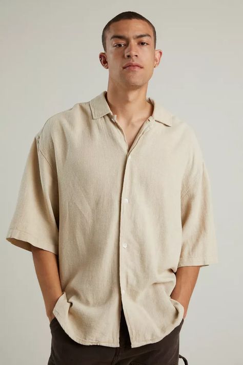 Linen Men Outfit, Birthdays Outfits, Oversized Button Down Shirt Outfit, Button Shirt Outfit, Oversized Shirt Outfit, Sneakers Outfit Casual, Oversized Linen Shirt, Shirt Outfit Men, Oversized Button Down Shirt