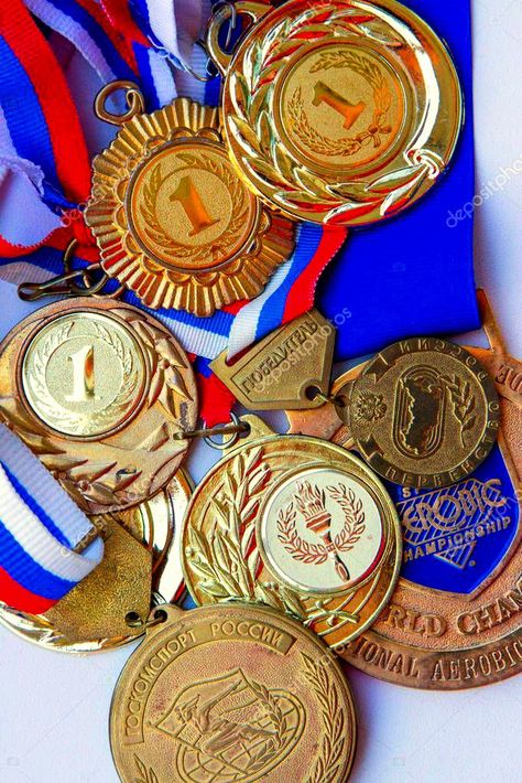 Running Medals, Sports Medals, Sports Photo, Career Vision Board, Vision Board Photos, Olympic Gold Medals, Pencak Silat, Vision Board Inspiration, Olympic Athletes