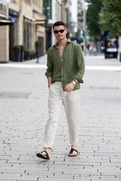 Euro Outfits, Linen Shirt Outfit, Inspi Outfit, Khakis Outfit, Vacation Outfits Men, Linen Outfits, Sneakers Outfit Men, Chicken Stroganoff, Man Outfit