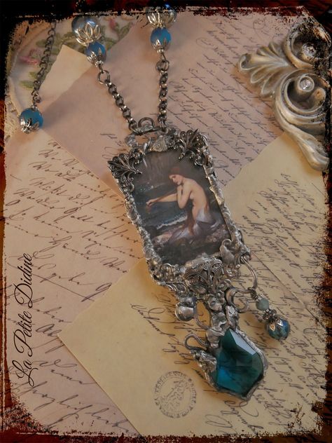 "Vintage fantasy style mermaid necklace aged silver color, brutalist style jewelry, John William Waterhouse illustration Hello, I offer you today this mid-length necklace that I made in a fantastic vintage style. Illustration representing a work by John William Waterhouse mounted between two glass plates, on the back of this illustration I have inserted a fabric in the colors matching the illustration, then set with guaranteed lead-free pewter!! The set is adorned with aged silver metal stamping Fairy Tale Jewelry, Fantasy Style, John William Waterhouse, Vintage Jewelry Crafts, Vintage Jewelry Art, Romantic Jewellery, Cameo Jewelry, Assemblage Jewelry, Repurposed Jewelry