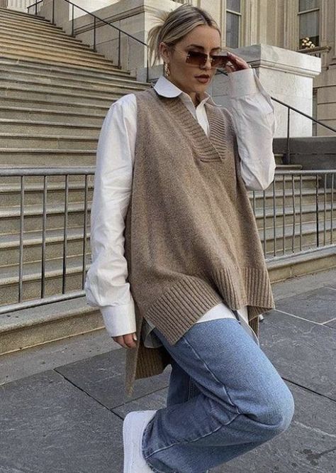 Oversized Sweater Vest, Oversize Outfit, Sweater Vest Outfit, Oversized Sweater Outfit, Oversized Vest, Knitted Design, Sweater Vests, Beige Outfit, Vest Outfits