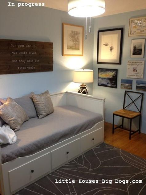 So excited to get this trundle bed! Daybed Hemnes, Ikea Hemnes Daybed, Hemnes Daybed, Hemnes Day Bed, Bedroom Office Space, Bedroom Inspiration Cozy, Office Guest Room, Guest Room Office, Reception Room