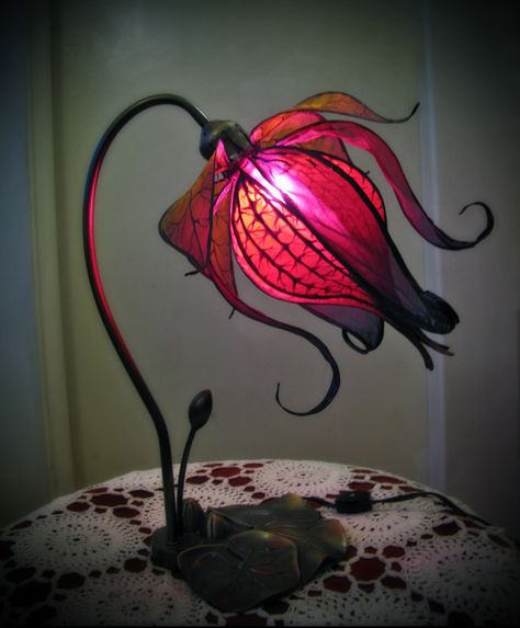 Lily Lamp, Faerie Art, Lampe Art Deco, Faery Art, Pink Lamp, Interior Boho, Flower Lamp, Lampe Decoration, Cool Lamps