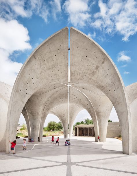 Lake Flato creates pavilions with concrete “petals” for San Antonio’s Confluence Park Confluence Park, Villa Architecture, Lake Flato, Shell Structure, Park Pavilion, Landscape Gardening, Plans Architecture, Parametric Architecture, Zaha Hadid Architects