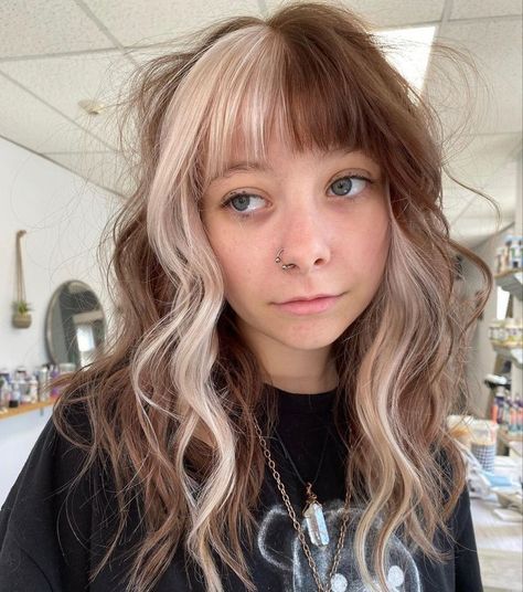 red halo hair color with bangs White Split Dye Hair, Halo Hair Color, Red Halo Hair, Hair Color With Bangs, Halo Hair Colors, Split Dye Hair, Dyed Bangs, Color Block Hair, Split Dye