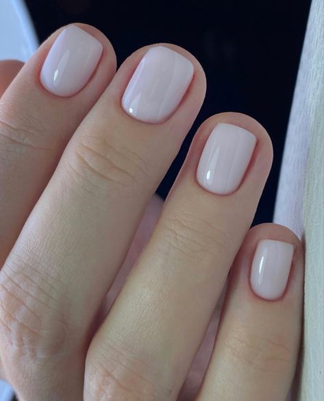 Short Classy Nails, Sophisticated Nails, Natural Nails Manicure, Popular Nail Colors, Minimal Makeup Look, Look Rich, Minimal Nails, Work Nails, Cute Gel Nails