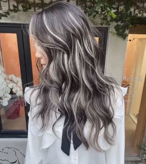 Ash Blonde Hair Balayage, Cool Brown Hair, Hidden Hair Color, Silver Hair Highlights, Hair Color Mahogany, Korean Hair Color, Cabello Hair, Hair Color Streaks, Dark Hair With Highlights