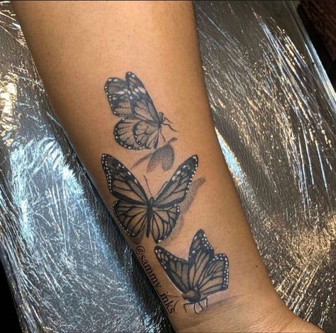 Tattoo Ideas Butterflies, Arm Tattoo Ideas, Arm Sleeve Tattoos For Women, Cool Wrist Tattoos, Girl Arm Tattoos, Hand Tattoos For Girls, Cute Hand Tattoos, Pretty Hand Tattoos, Neck Tattoos Women