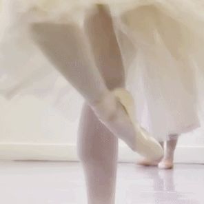 Ballerina Gif, Ballet Gif, Flowers In The Attic, Ballet Beauty, Ballet Clothes, Pink Girly Things, Modern Dance, Blogger Girl, Aesthetic Gif