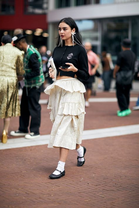 Fashion Week Outfit Ideas, London Fashion Weeks, London Fashion Week Street Style, Fashion Week Outfit, Upgrade Your Wardrobe, London Street Style, London Street, Spring Street Style, Fashion Week Street Style