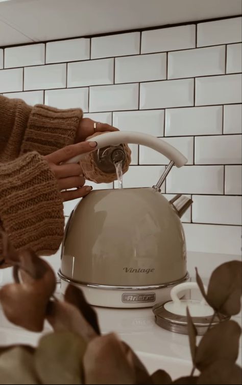 Kitchen Accesories Aesthetic, Aesthetic Tea Kettle, Electric Kettle Aesthetic, Aesthetic Kitchen Appliances, Aesthetic Kettle, Tea Kettle Aesthetic, Kettle Aesthetic, Basic Aesthetic, Sage Tea