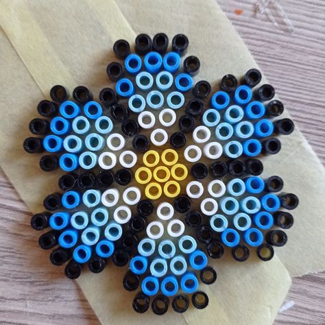 Iorn Bead Ideas, Pear Beads Ideas, Circle Hama Bead Patterns, Simple Perler Bead Patterns Ideas, Perler Bead Patterns Coster, Pyssla Ideas Circle, Fuse Beads Aesthetic, Fuze Beads Ideas Easy, Pearlier Beads Ideas