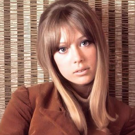 Patricia Anne Boyd on Instagram: ""The future never occurred to me.I just loved life every day.” Pattie Boyd photographed in her hotel room in Austria,1965.This was during the filming of The Beatle’s second move,’Help!’ Credits go to Henry Grossman. #pattieboyd #pattie #pattieharrison #pattieboydharrison #thebeatles #georgeharrison #help #60s #1960s #60smodel #60sfashion #muse #classicrock" 1960s Bangs, 60s Bangs, Pattie Boyd 60s, Patty Boyd, George Harrison Pattie Boyd, Patti Boyd, 60’s Fashion, 60s Icons, Beatles Girl