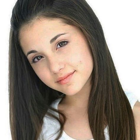 Ariana Grande 2010, Ariana Grande Album, Ariana Grande Music Videos, Quinceñera Dresses, Ponytail Girl, Ariana Grande Style, Ariana Grande Pictures, Female Character Inspiration, Ariana G