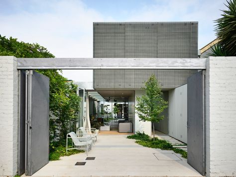 Rob Kennon Architects | Fitzroy North House 02 Rob Kennon, Australian Houses, Timber Battens, Burleigh Heads, Boundary Walls, St Barts, Garden Architecture, Night Garden, Ground Floor Plan