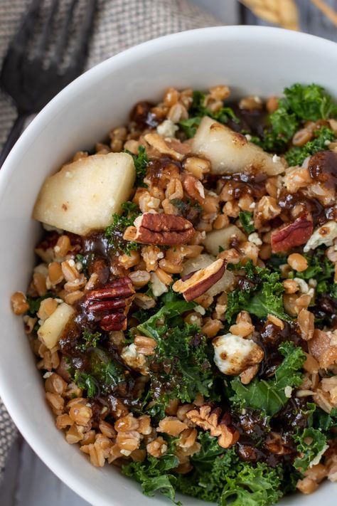 Faro Salad, Fig Dressing, Kale Salads, Fall Salads, Pregnancy Meals, Farro Recipes, Warm Salad Recipes, Fasting Recipes, Cholesterol Recipes