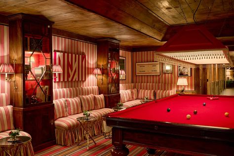 26 Glorious Game Room Ideas From the AD Archive | Architectural Digest Home Game Room Ideas, Small Spare Room, Home Bowling Alley, Card Table And Chairs, Clements Design, Game Room Ideas, Rome Apartment, Pool Table Room, Recreational Room