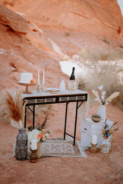 Elopement Cake Table, Elopement Tablescape, Elopement Cake, Elopement Details, Small Weddings Ceremony, Southern California Wedding Venues, Micro Weddings, California Wedding Venues, Valley Of Fire