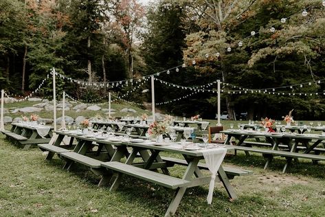 Picnic Table Decorations, Backyard Picnic Wedding, Picnic Wedding Reception, Picnic Table Wedding, Picnic Table Decor, Backyard Bbq Wedding, Bohemian Backyard, Table Picnic, Wedding Backyard Reception