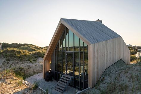 Small Forest House, Small Structures, Dune House, Gros Morne, Modern Wooden House, Dunes House, Hut House, Beach House Exterior, Barn Houses