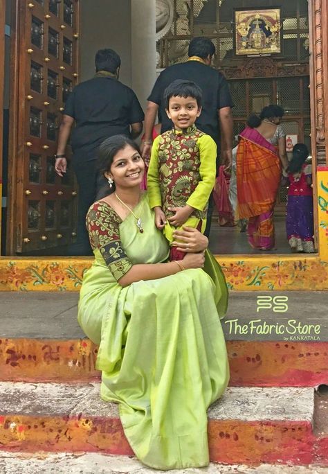 Wow!sons can also compete! Mom And Baby Boy, Mom And Son Outfits, Mom And Baby Dresses, Kalamkari Print, Kids Dress Boys, Kids Ethnic Wear, Mother Daughter Dresses Matching, Outfits Indian, Mom And Son