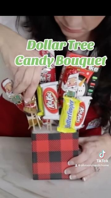 Diy Candy Centerpieces, Making A Candy Bouquet, How To Make A Candy Bouquet, Candy Bouqet, Christmas Candy Bouquet, Candy Bouquet Ideas, Diy Candy Bouquet, Make A Candy Bouquet, Candy Boquets