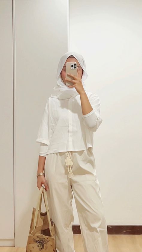 Pintrest Outfit, Outfit Hijab Casual Rok, Effortless Chic Outfits, Mix And Match Outfit, Outfit Hijab Casual, Campus Outfit, Fashion Identity, Muslim Outfits Casual, Hijab Style Casual