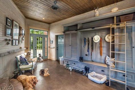 dog kennel garage ideas #dogkennelgarageideas Enclosed Breezeway, Mushroom Ideas, Breezeway Ideas, Garage To Living Space, Garage Addition, In-law Apartment, House Garage, Building A Porch, House Redesign