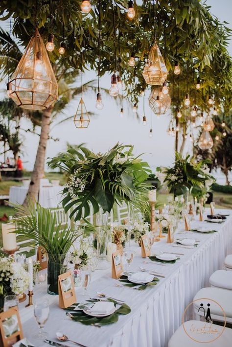 Tropical Greenery Wedding, Jungle Wedding, Tropical Wedding Theme, Greenery Wedding Decor, Dream Beach Wedding, Tropical Greenery, Tulum Wedding, Beach Wedding Inspiration, בר מצווה