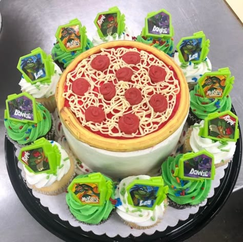 Summer Cake Ideas Decorating, Party Combo Cake Ideas, Summer Theme Cake, Summer Themed Cupcakes, Ninja Turtles Birthday Cake, Summer Cake Ideas, Ninja Turtle Birthday Cake, Birthday Drip Cake, Round Birthday Cakes