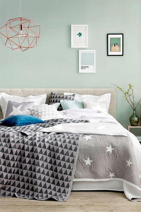 Bright bedroom design idea in scandinavian style - framed wall pictures, modern chandelier and light gray walls Seafoam Green Bedroom, Mint Green Bedroom, Mint Bedroom, Reka Bentuk Bilik Tidur, Green Bedroom Walls, Green Bedroom Decor, Mint Green Walls, Bedroom Basement, Hiasan Bilik Tidur