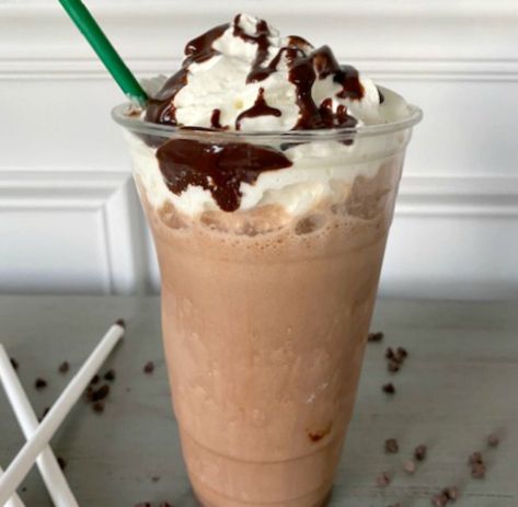 Copycat Starbucks Double Chocolate Chip Frappuccino Recipe - Starbucks Frappuccinos Chocolate Frappuccino Recipe, Frappuccino Recipe Starbucks, Double Chocolate Chip Frappuccino, Chocolate Frappuccino, Kfc Recipes, Chocolate Chip Frappe, Coffee Bar Recipes, Copycat Drinks, Low Calorie Starbucks