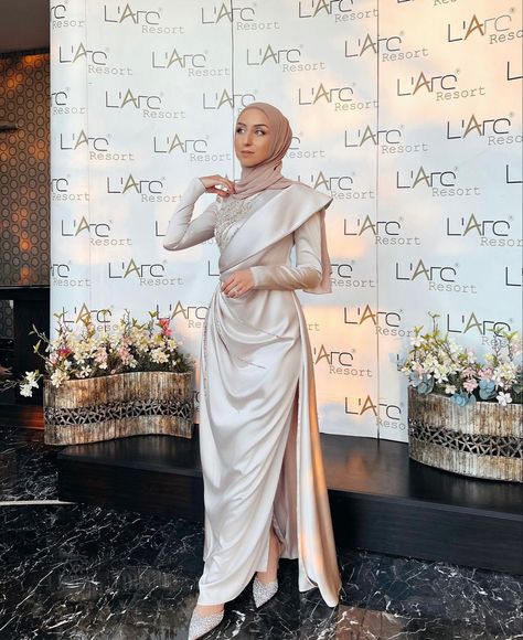 Hijab Office, Matric Dress, Hijab Fashion Inspiration, Outfit Hijab, Bridesmaid Outfit, Fancy Outfits, Hijab Fashion, Modest Fashion, Style Inspiration