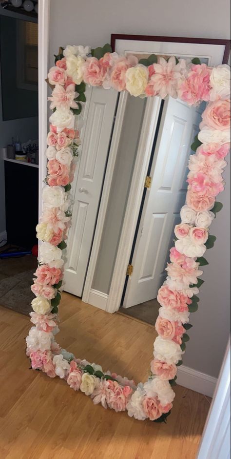 Diy Flower Mirror Frame Ideas, Mirror Decorated With Flowers, Flower Full Length Mirror, Diy Mirror Frame Flower, Flower Decorated Mirror Diy, Girl Room Inspiration, Flower Mirror, Salon Suites Decor, Beauty Room Decor