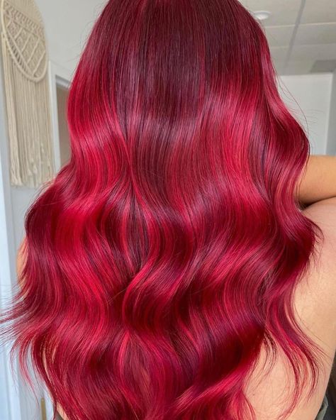 Bright Red Hair Ideas, Burgundy Hair Colors, Dark Burgundy Hair Color, Red Hair Ideas, Red Balayage Hair, Red Hair Looks, Cherry Red Hair, Wine Hair, Red Hair Inspo