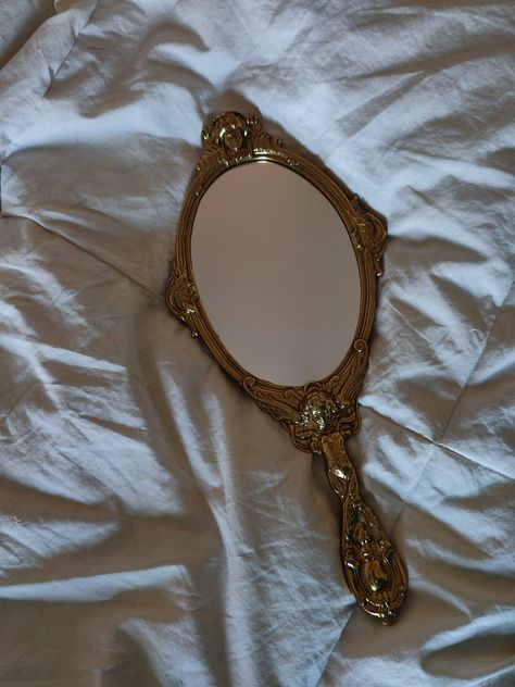 #mirror #old #vintage Old Mirror Aesthetic, Swan Crown, Hollywood Makeup Mirror, Mirror Aesthetic, Face Mirror, Hollywood Mirror, Aesthetic Room Ideas, Old Mirror, Old Makeup