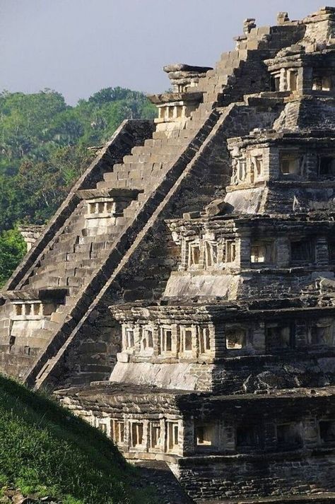 The Pyramid Of The Niches Is A Stunning Architectural Feat Located In The Ancient City Of El Tajín, Veracruz, Mexico Meso American Architecture, Mexico Pyramids, Tajin Veracruz, Aztec Architecture, Ancient Mexico, Mayan Art, The Pyramids, Ancient Architecture, Ancient Ruins