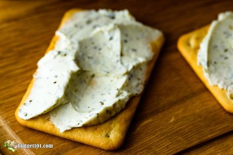 Smoked Salmon Spread, Pub Cheese, Cream Cheese Spread Recipes, Cheese Spread Recipes, Herb Butter Recipe, Garlic Spread, Delicious Dips Recipes, Spreadable Cheese, Goat Cheese Recipes