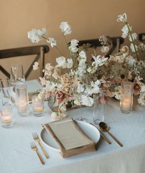 Nerine Lily, Mauve Colors, Sand Wedding, Aesthetic Shots, Palette Inspiration, Table Arrangement, Wedding Fair, Wedding Palette, Neutral Wedding