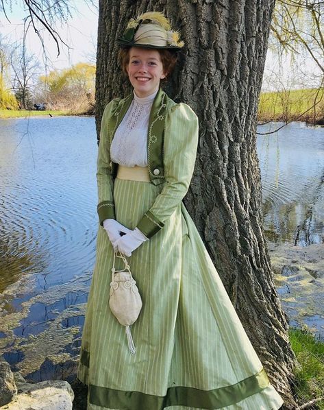 Anne with an E 3, behind the scenes. Anne (Amybeth McNulty) Anne With An E Outfits, Anne With An E Dress, Anne White, Gilbert And Anne, Edwardian Dress, Anne Shirley, Anne With An E, Kindred Spirits, Anne Of Green