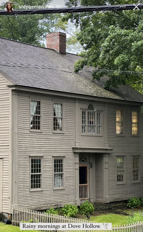 Portobello, by Dunn and Edwards New England Exterior Paint Colors, Exterior Colonial House Colors, New England Exterior, Old Farmhouse Exterior, Old Colonial Homes, Federal Style House, Gothic Farmhouse, Lovely Houses, England Houses