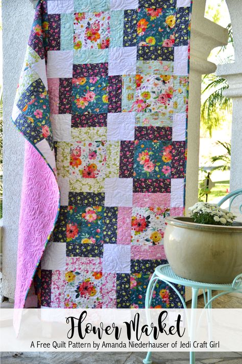 flower market quilt Floral Quilt Patterns, Layer Cake Quilt, Simple Quilts, Layer Cake Quilt Patterns, Free Quilt Tutorials, Fat Quarter Quilt Pattern, Charity Quilts, Charm Pack Quilt, Big Block Quilts