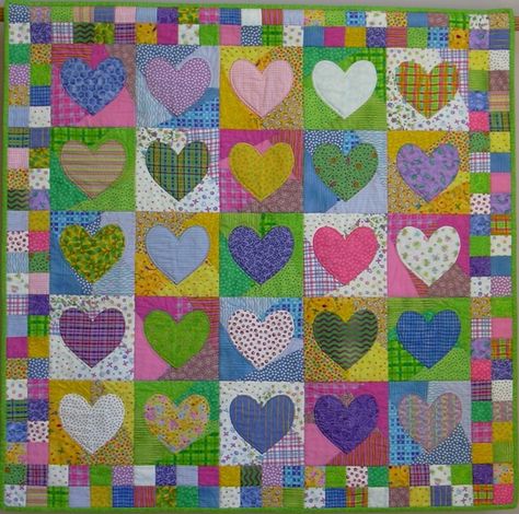 Floral Quilts, Mini Patchwork, Heart Quilts, Heart Quilt Pattern, Kids Quilts, Patchwork Heart, Childrens Quilts, Cute Quilts, Scrap Quilt