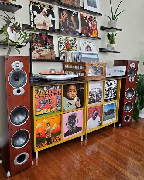 Turn Table Setup, Dj Room Ideas, Vinyl Setup, Vinyl Record Room, Aesthetic Vinyl, Home Music Rooms, Vinyl Room, Record Room, Future Apartment Decor