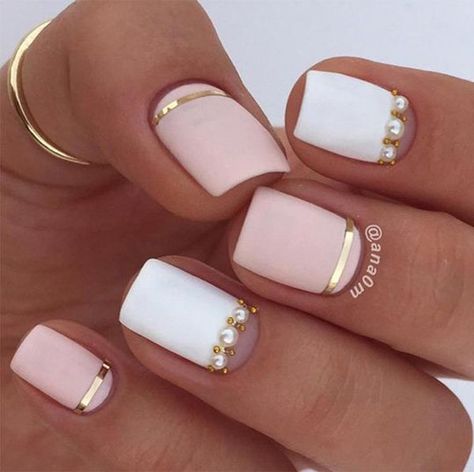 Pure elegance on the nails. Most stable technique is gel on your nails, so it is best to decide for it. You’ll be spared the full three weeks of painting the nails. Ombre Nail Design, Classy Nail Art, Classy Nail Designs, Pretty Nail Designs, Super Nails, Nails Polish, Short Nail Designs, Prom Nails, Classy Nails