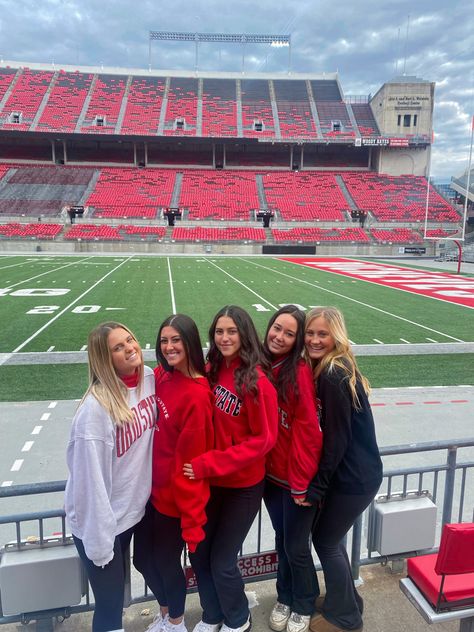 Ohio State Senior Football Pictures Ohio State Game Day Outfit Fall, Ohio State Football Outfits, Ohio State Gameday Outfit, Cute Ohio State Game Day Outfits, Ohio State Aesthetic, Ohio State Buckeyes Outfits, Osu Outfits, Ohio State Game Day Outfit, Senior Football Pictures