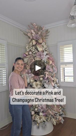 Rose Gold And Champagne Christmas Tree, Pink And Champagne Christmas Tree, Light Pink Christmas Tree, Champagne Christmas Tree, Pink And Champagne, Pink Christmas Decor Ideas, Christmas Tree Inspo, Elegant Christmas Trees, Pink Christmas Tree